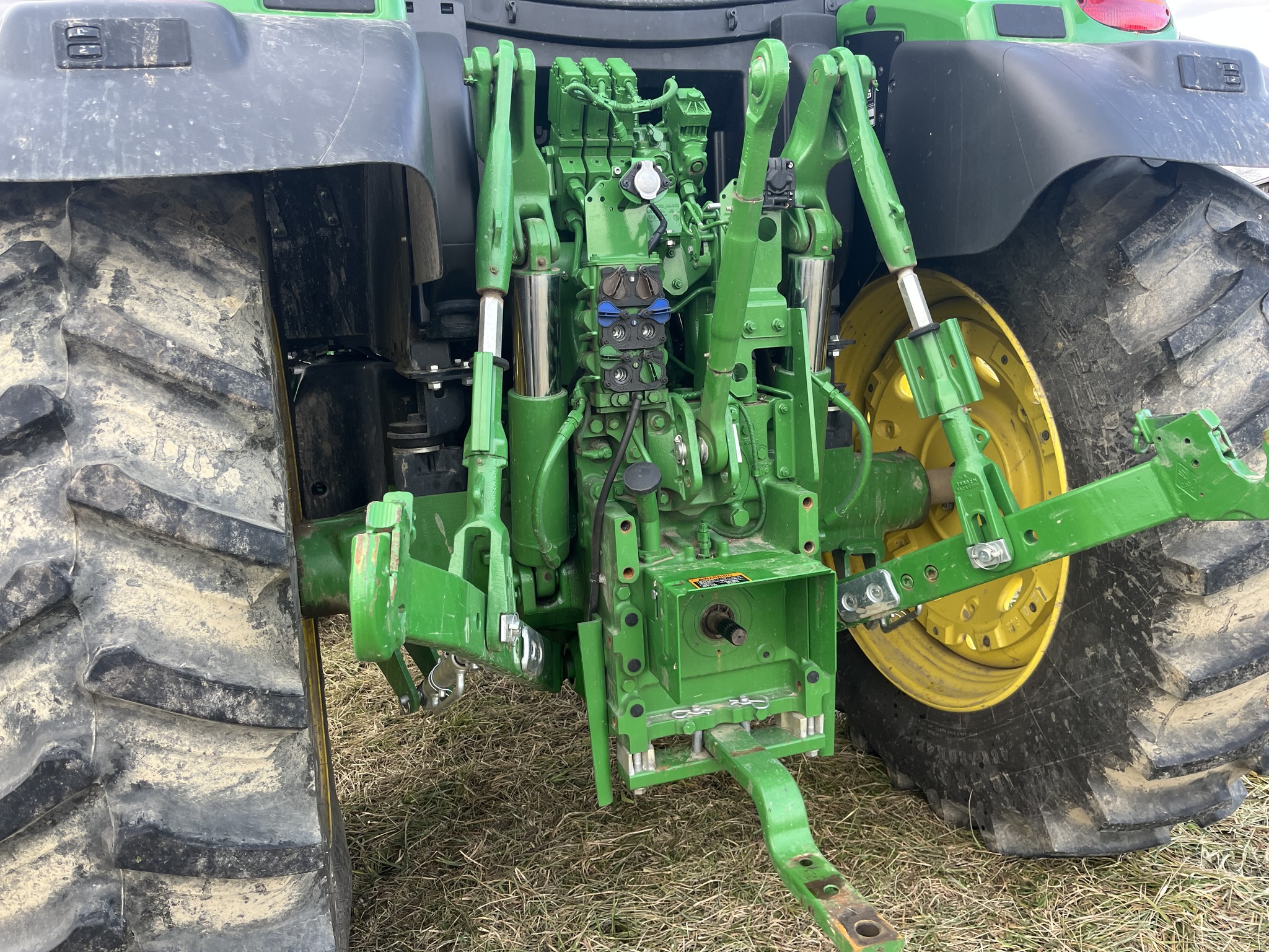 2023 John Deere 6R 155 Image 9