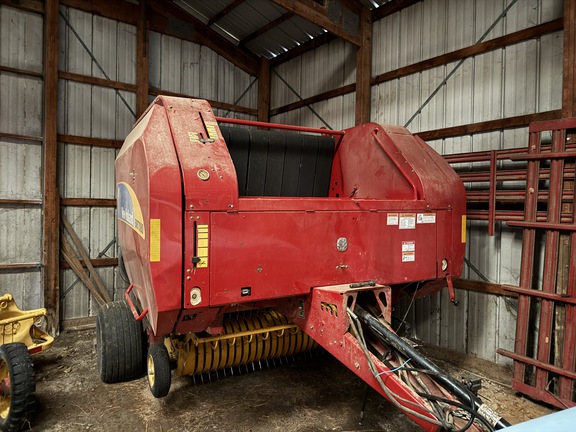 Photo of 2009 New Holland BR7080
