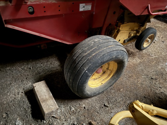 Photo of 2009 New Holland BR7080