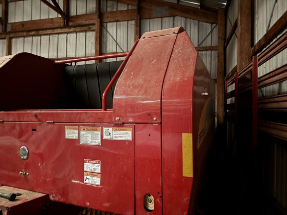 Photo of 2009 New Holland BR7080