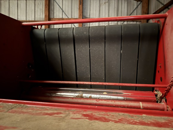 Photo of 2009 New Holland BR7080