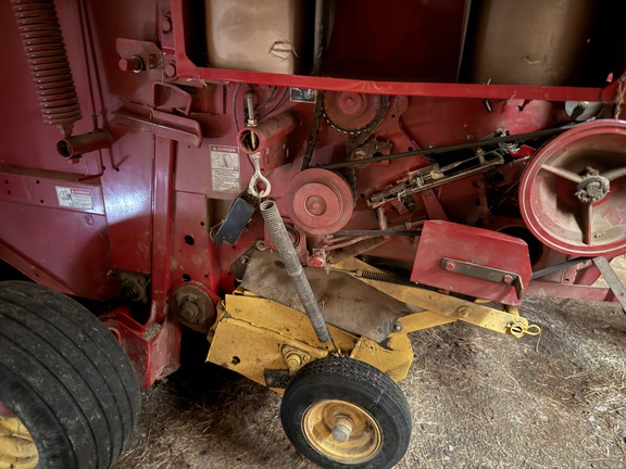 Photo of 2009 New Holland BR7080