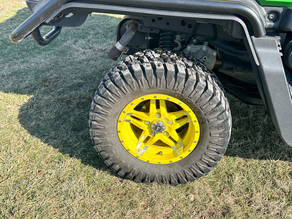 2023 John-Deere 835R