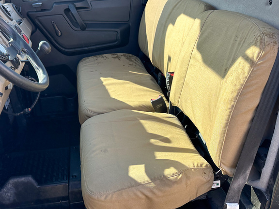 2023 John-Deere 835R