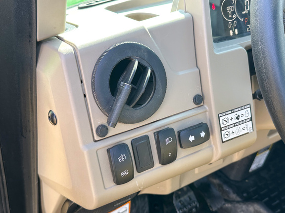 2023 John-Deere 835R