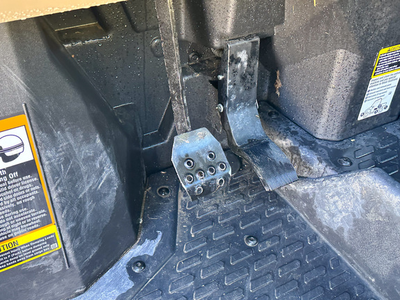 2023 John-Deere 835R