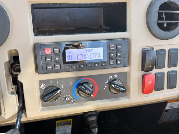 2023 John-Deere 835R