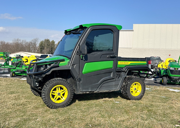 2023 John-Deere 835R