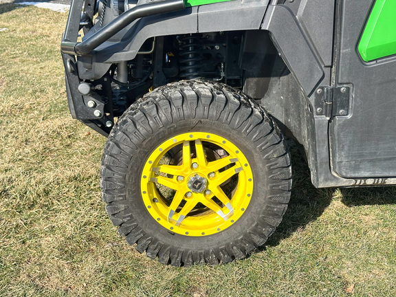 2023 John-Deere 835R