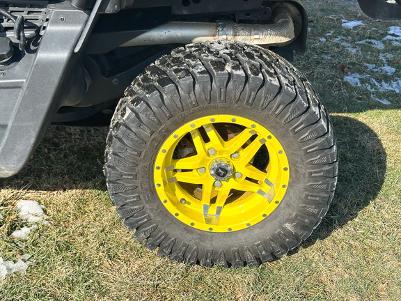 2023 John-Deere 835R