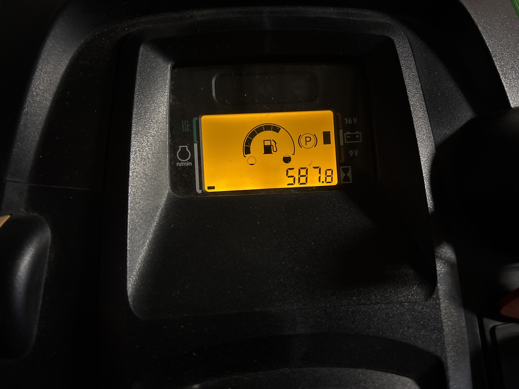 Used 2018 John Deere X590 Lawn & Garden Tractors at Koenig Equipment in Oxford, OH - PhotoXL9