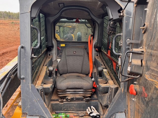 2023 John Deere 331G Image 3