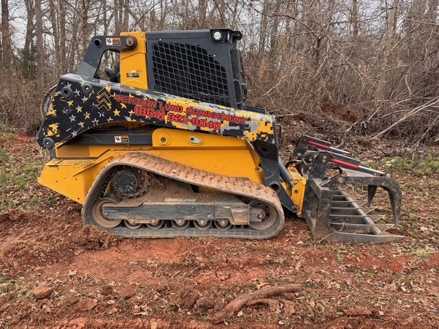 2023 John Deere 331G Image 1