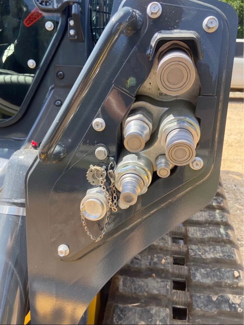 2025 John Deere 335 P Image 9