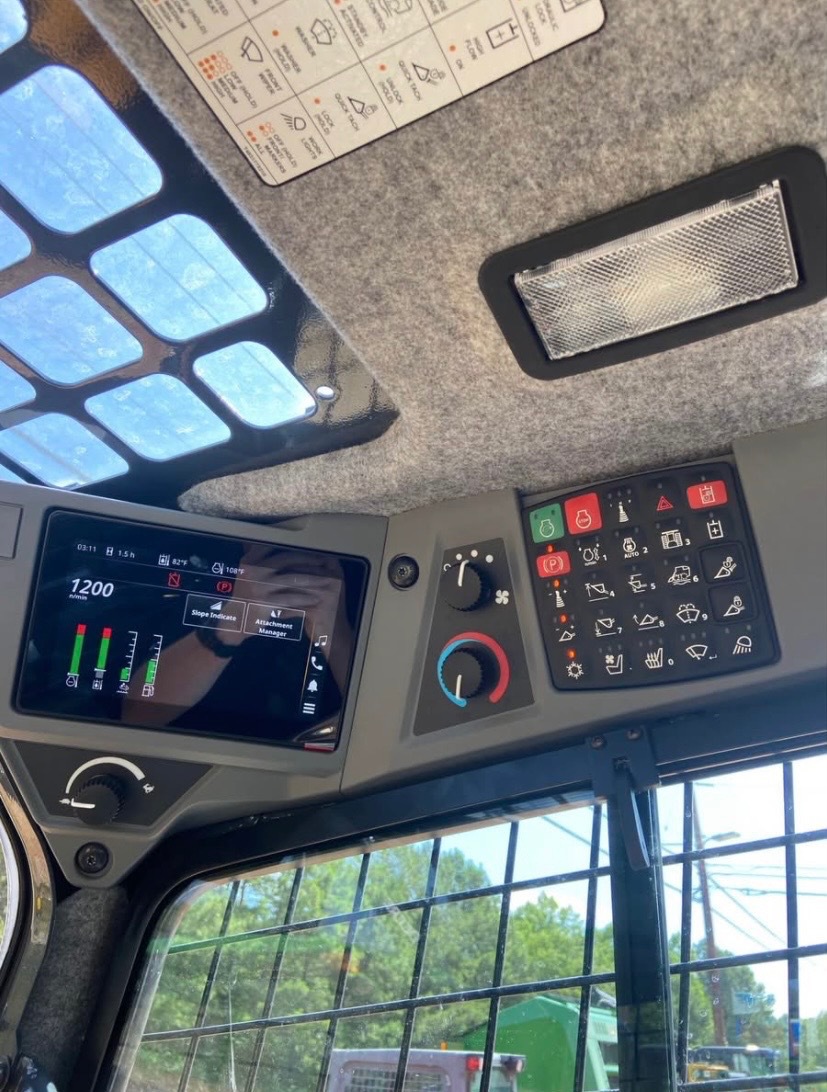 2025 John Deere 335 P Image 11