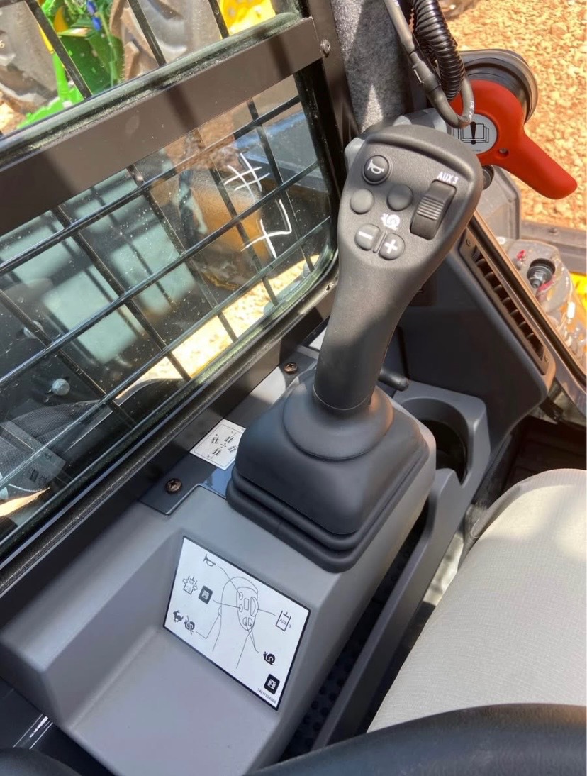 2025 John Deere 335 P Image 13