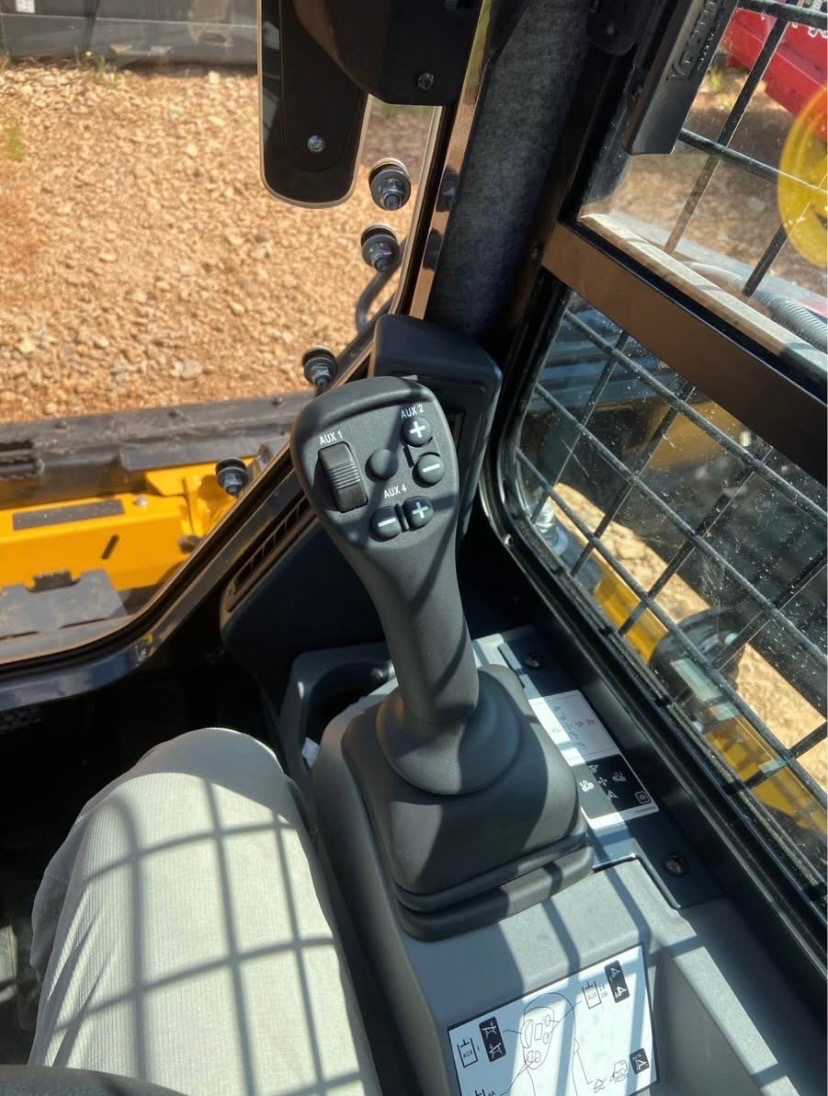 2025 John Deere 335 P Image 14