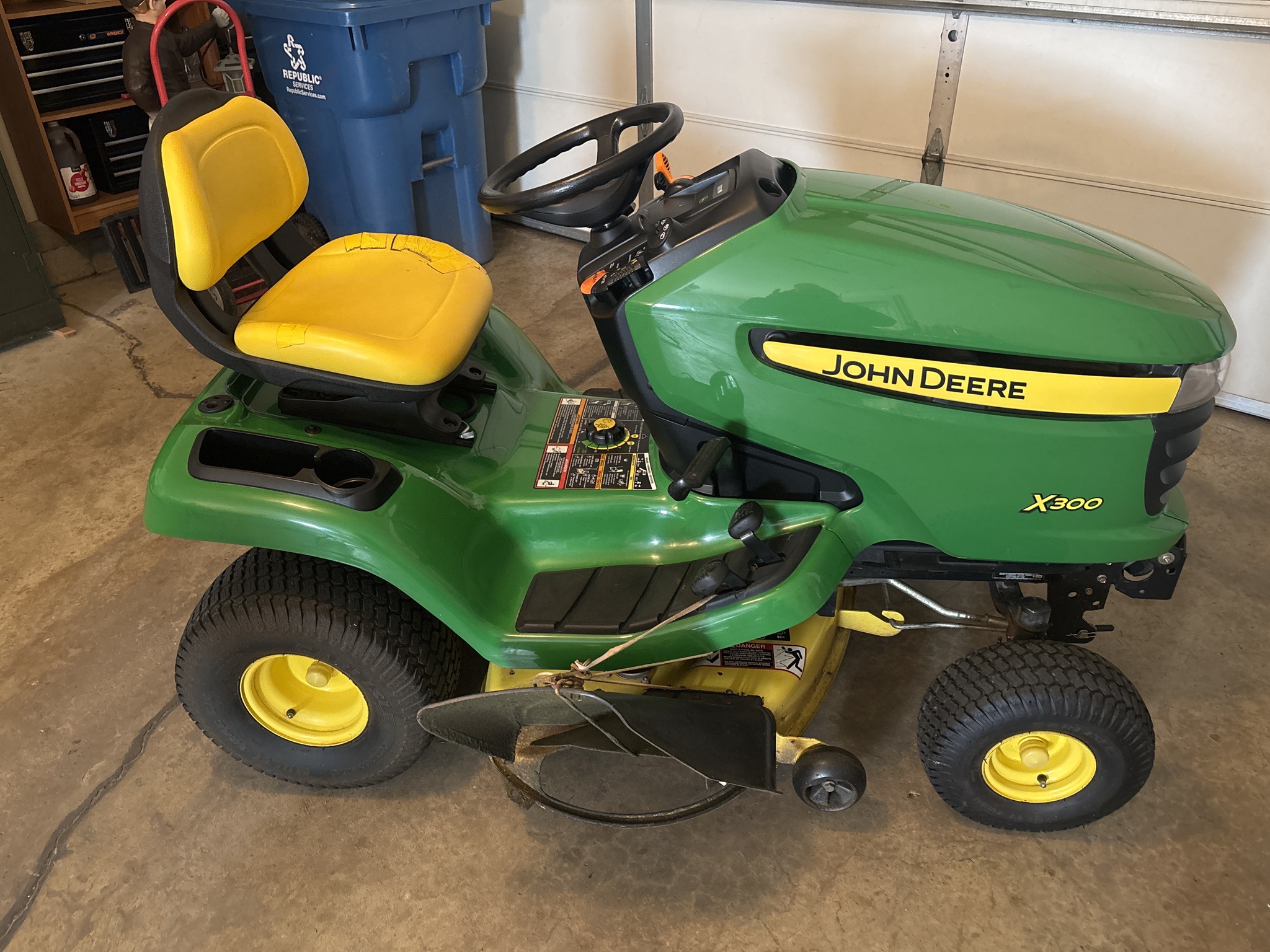 Used 2010 John Deere X300 Lawn & Garden Tractors at Koenig Equipment in Urbana, OH - PhotoXL6