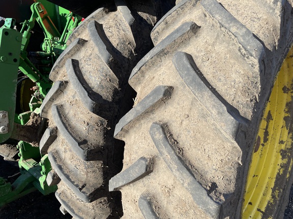 2025 John Deere 8R 250 - Photo12