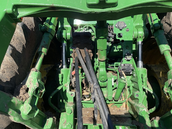 2025 John Deere 8R 250 - Photo10
