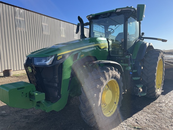 2025 John Deere 8R 250 - Photo8