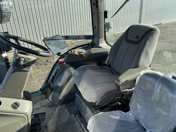 2025 John Deere 8R 250 - Photo2