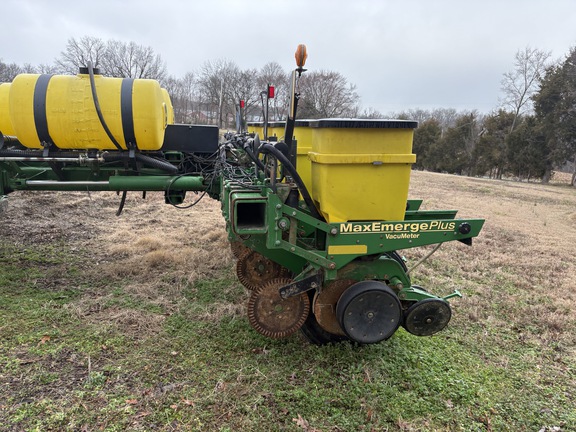 Photo of 1999 John Deere 1770