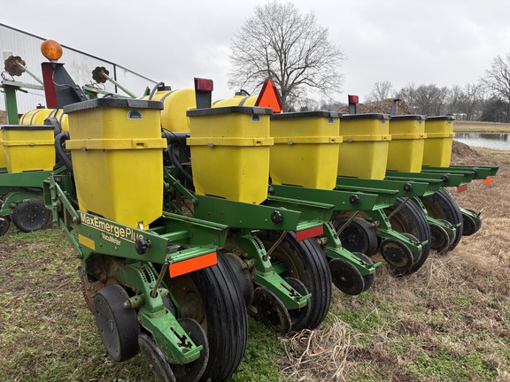 Photo of 1999 John Deere 1770