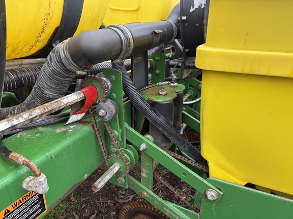 Photo of 1999 John Deere 1770