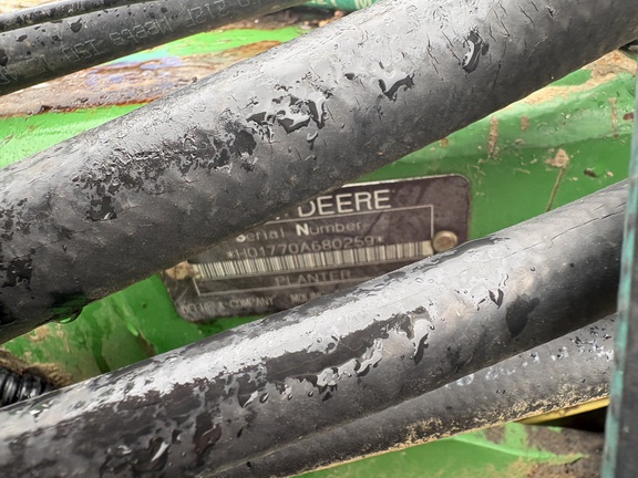 Photo of 1999 John Deere 1770