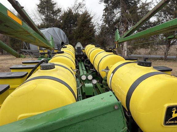 Photo of 1999 John Deere 1770