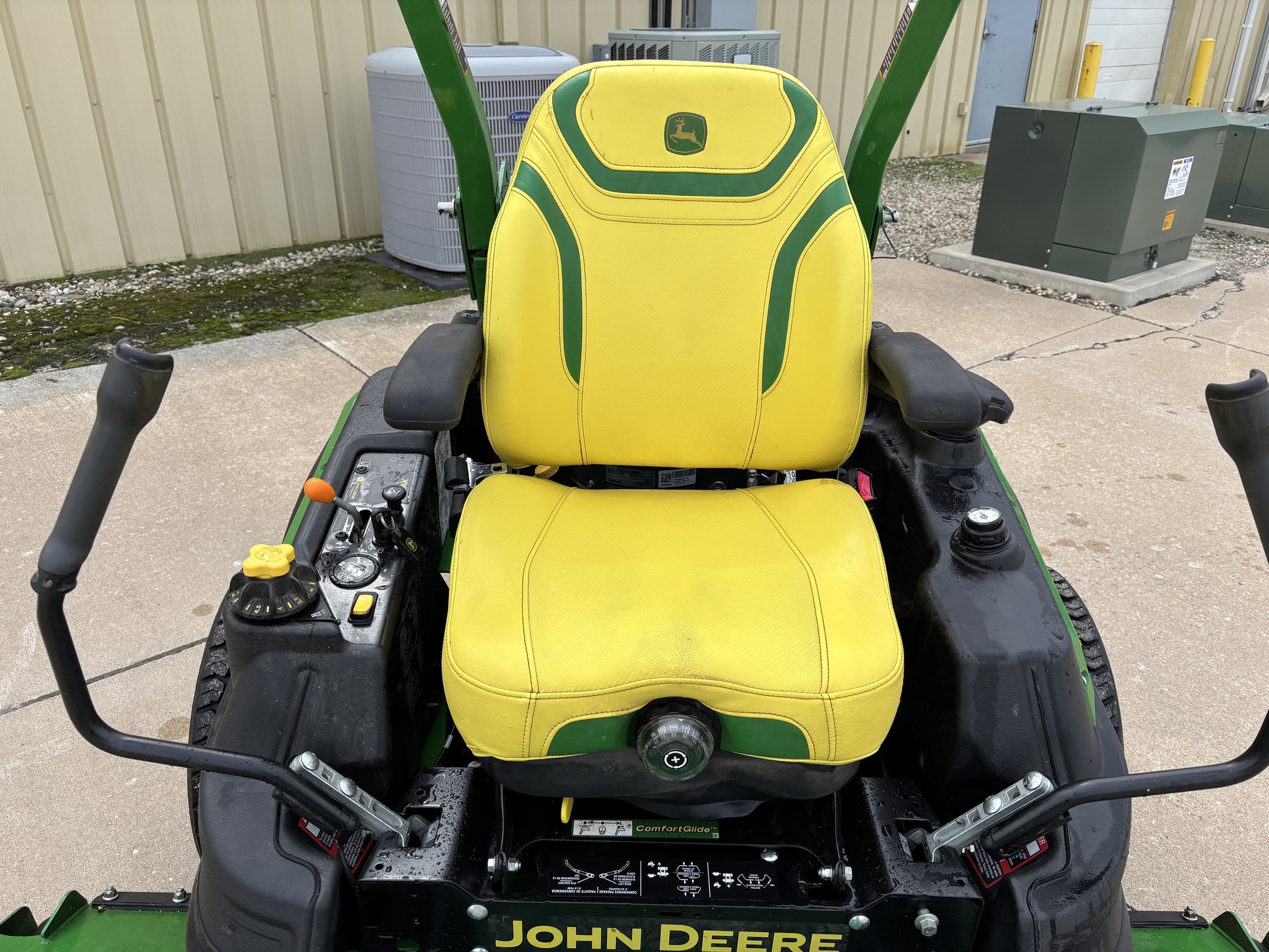  2023 John Deere Z970R at Heritage Tractor in Galesburg, IL