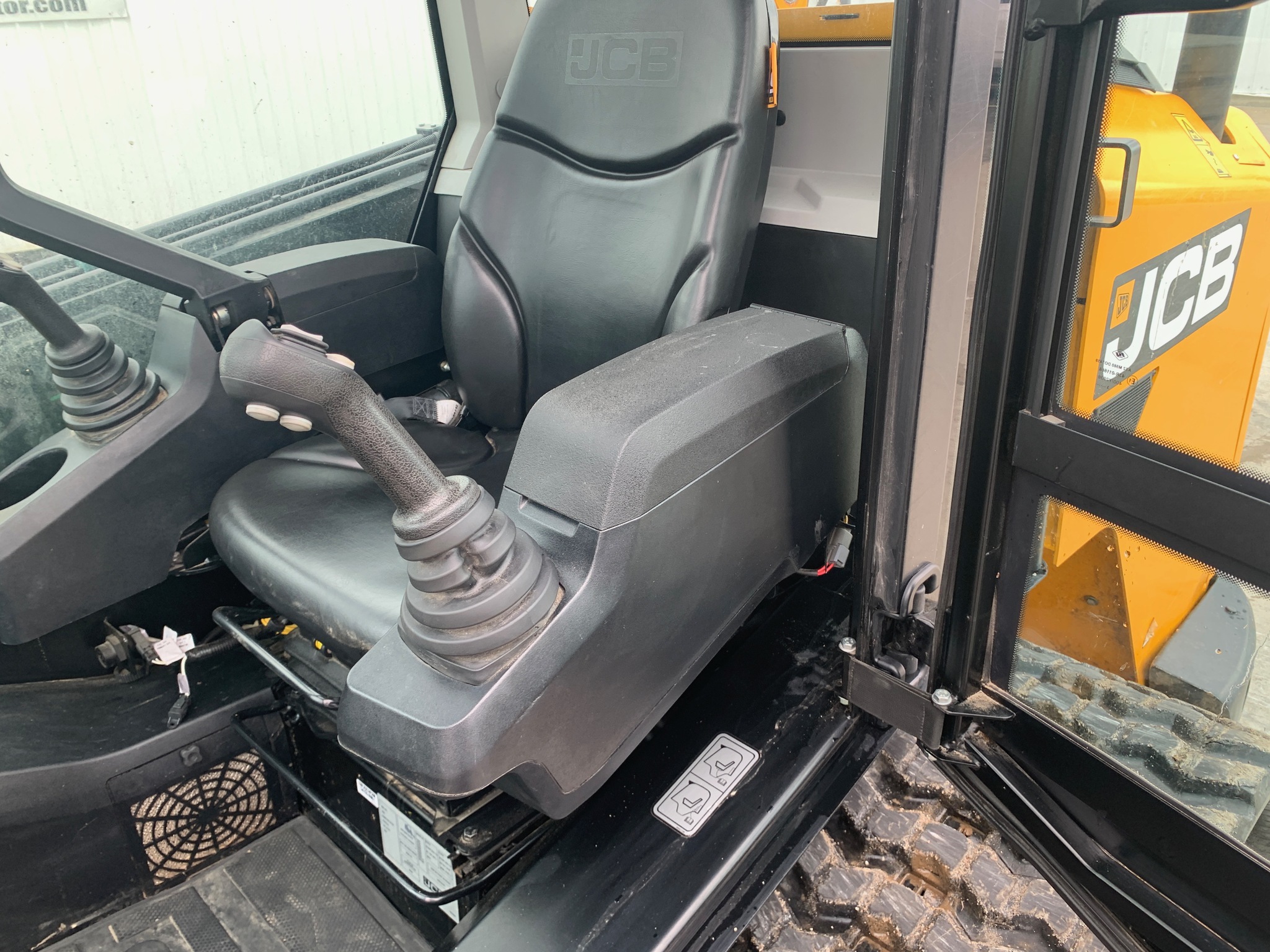  2023 JCB 3TS-8T at Heritage Tractor in Lamar, MO