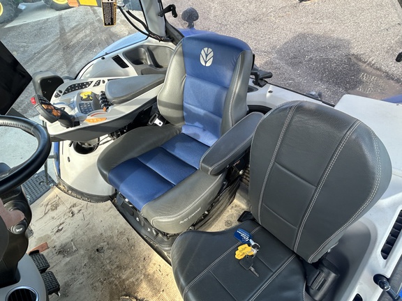 Photo of 2023 New Holland T8.380