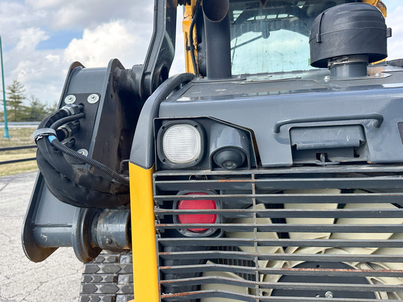 2023 John-Deere 325G