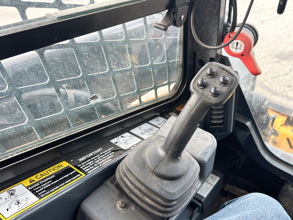 2023 John-Deere 325G