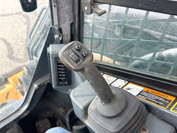 2023 John-Deere 325G