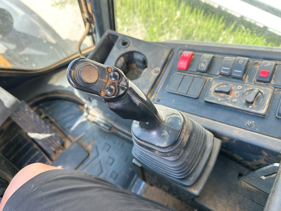 2022 John-Deere 244L
