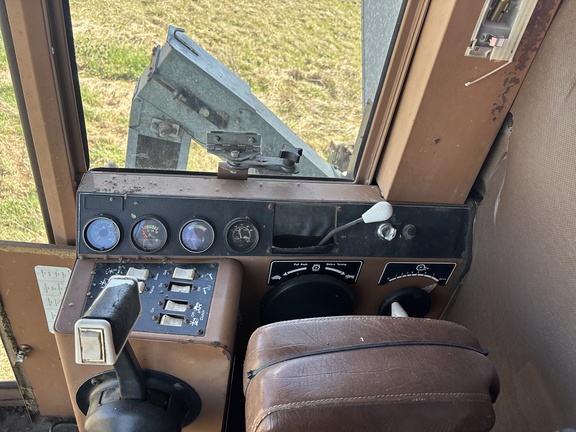 Used 1983 Gleaner L3 Combines at Koenig Equipment in Oxford, OH - Photo8