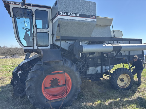 Used 1983 Gleaner L3 Combines at Koenig Equipment in Oxford, OH - Photo1