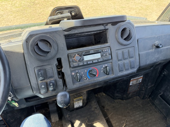 2023 John Deere XUV 835M - Photo23