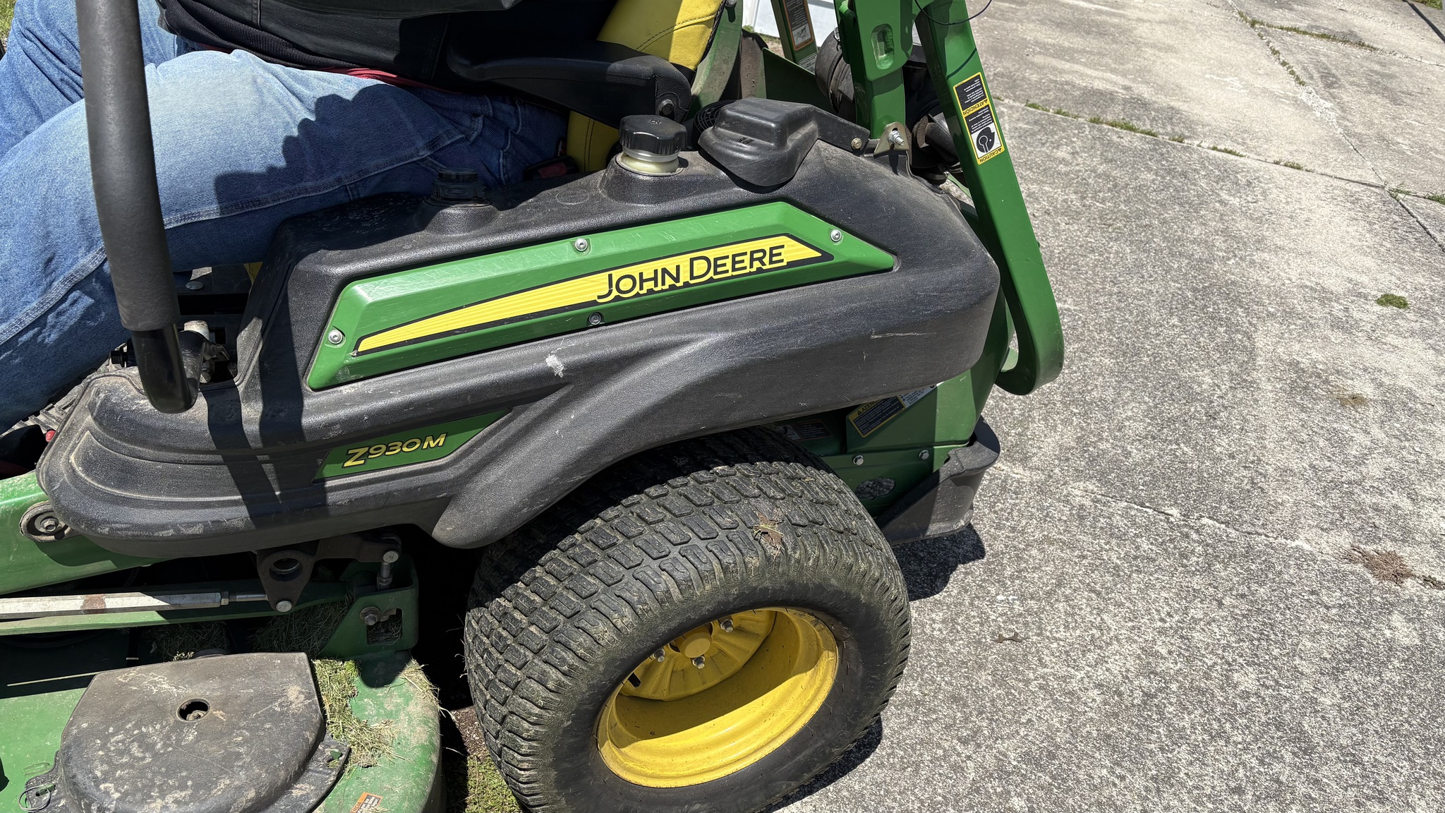 2014 John Deere Z930M Image 2