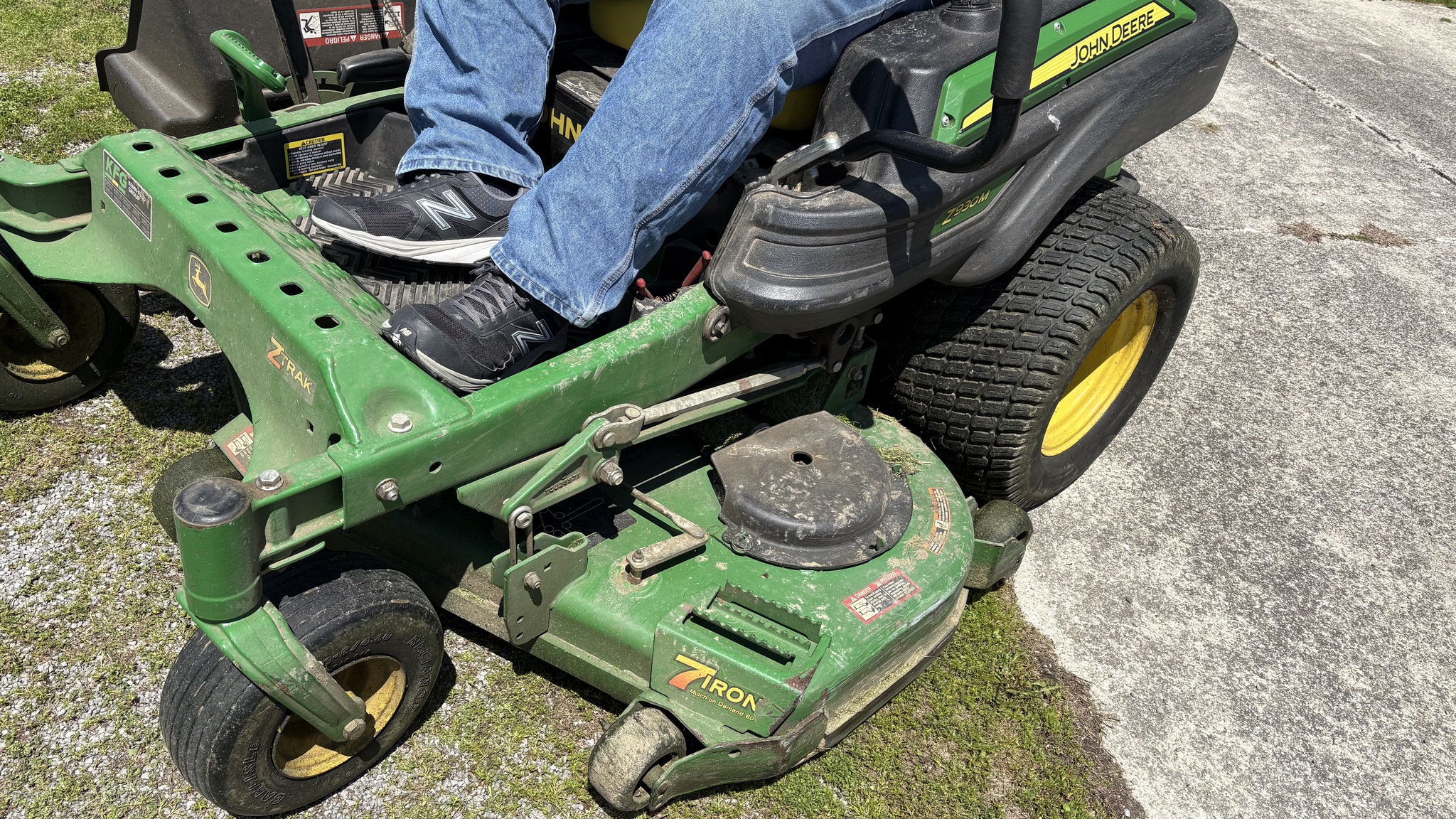 2014 John Deere Z930M Image 1