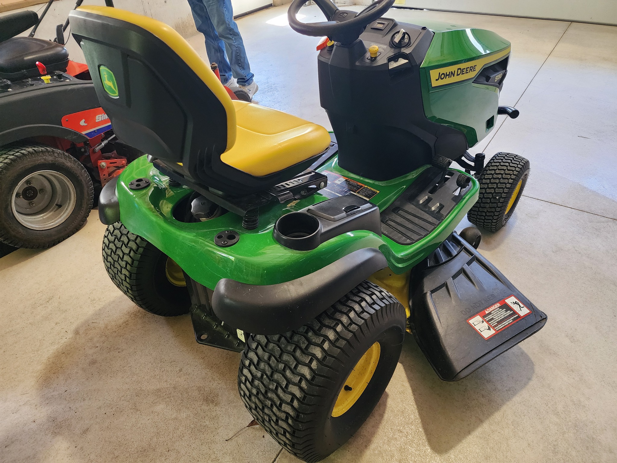 John Deere S130 Image 5
