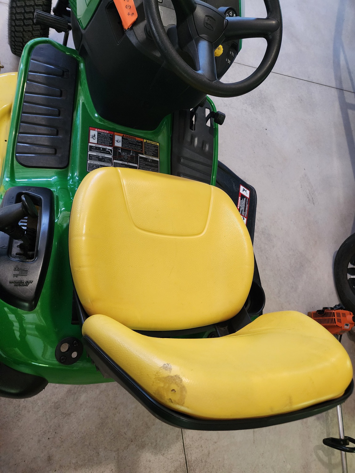 John Deere S130 Image 8