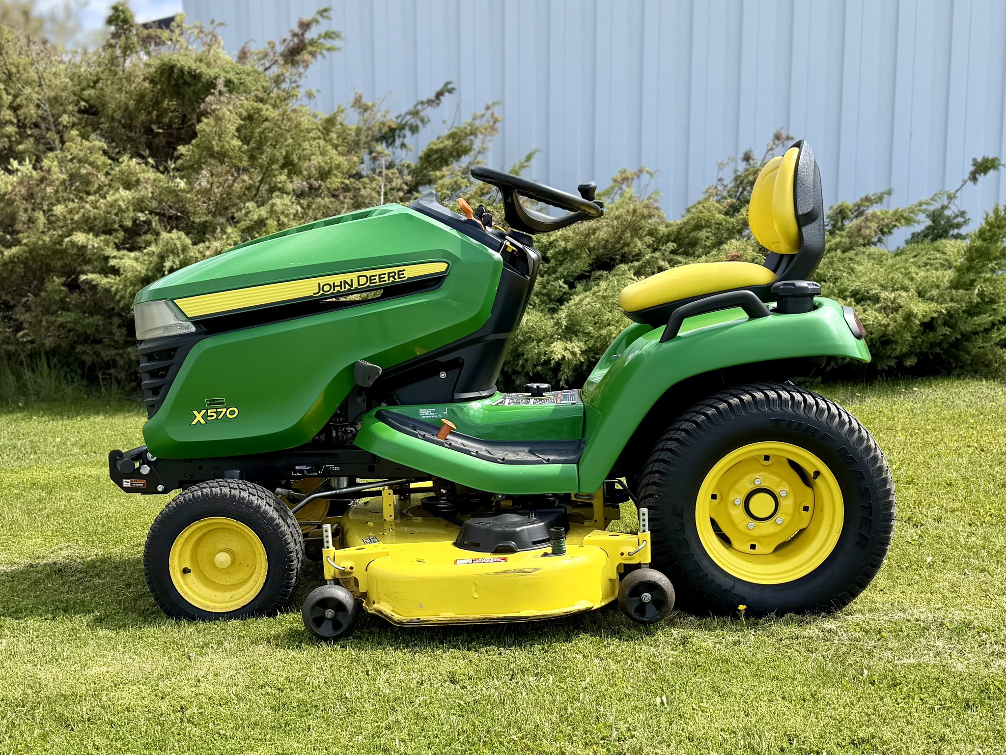 2021 John Deere X570 Image 2