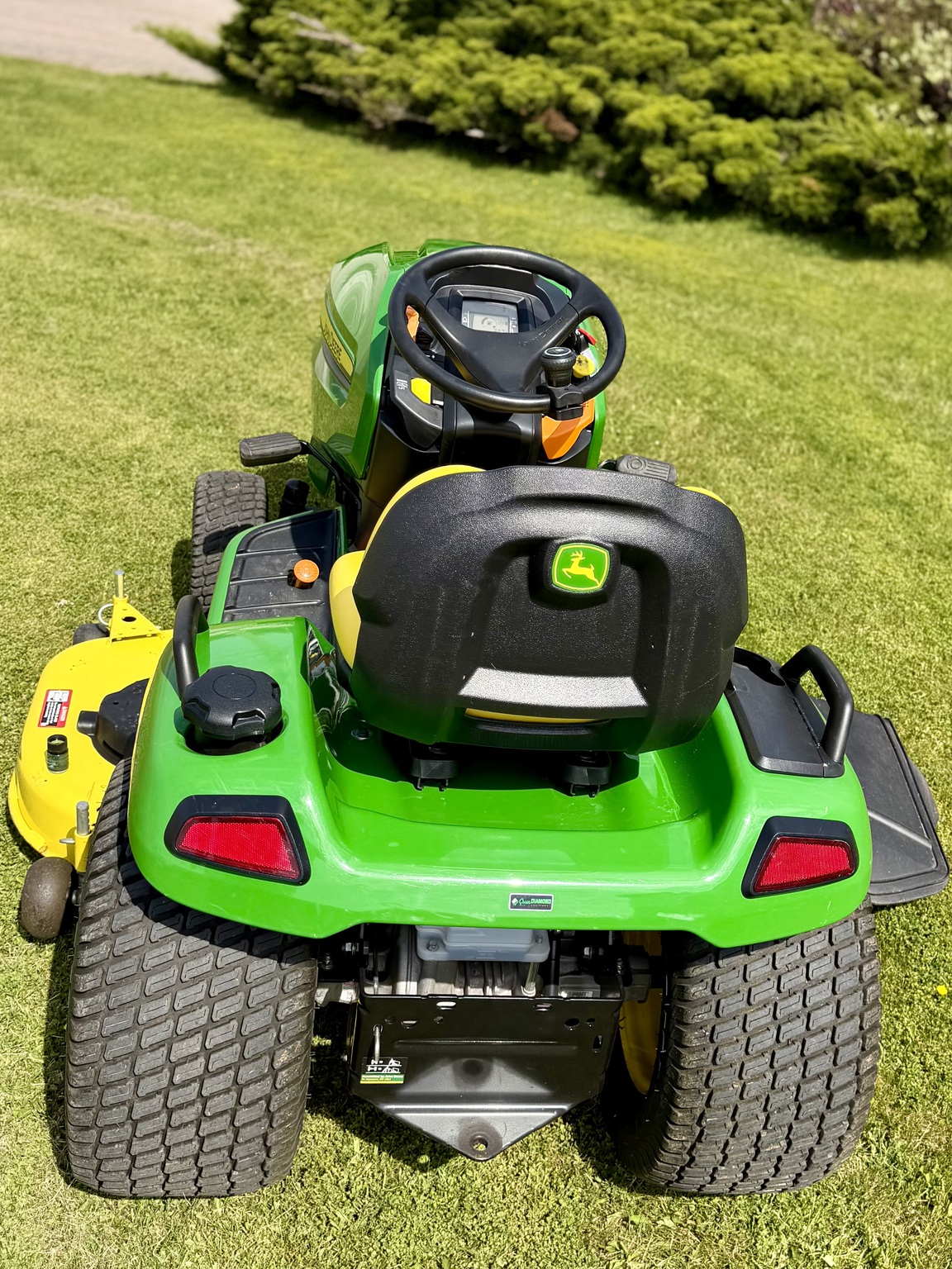 2021 John Deere X570 Image 4