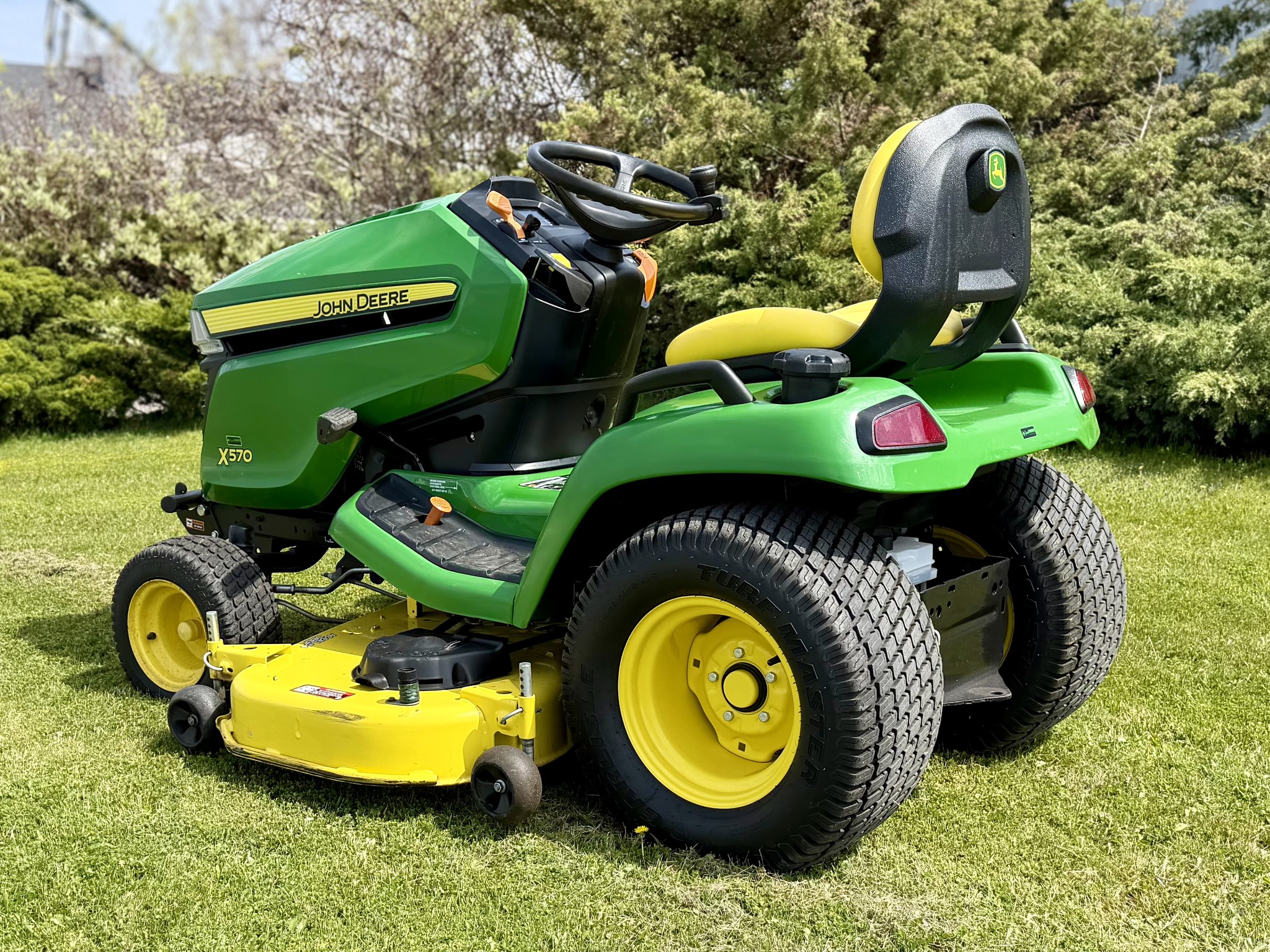 2021 John Deere X570 Image 3