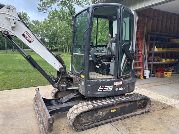 Used 2019 Bobcat E35i Compact Excavators at Koenig Equipment in Oxford, OH - Photo2