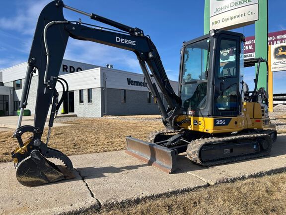 Photo of a 2023 John Deere 35G